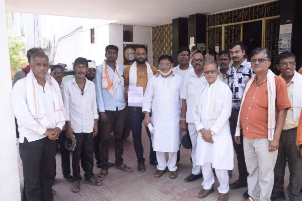 सर्वे रिपोर्ट के बाद भी नहीं मिली फसल बीमा राशि,  ज्ञापन सौंपा