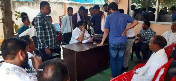 विधायक निवास में जन चौपाल, ग्रामीणों ने शिकायत, समस्याओं के साथ रखी मांग