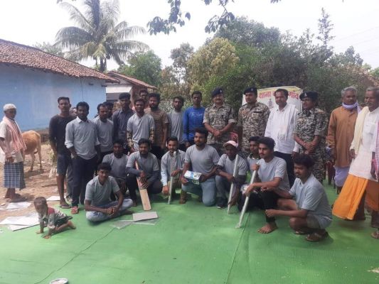 बड़ेकनेरा में चलित थाना, ऑनलाईन ठगी व क्राईम से बचने की दी जानकारी