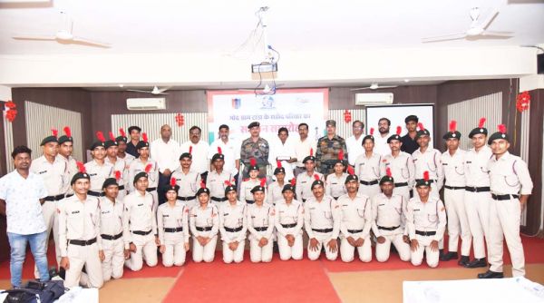 शहीद भंवर सिंह के परिवार को सीवीआरयू के किया सम्मानित