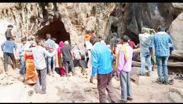 दो साल बाद खुले मंडीपखोल गुफा देखने उमड़ी भीड़