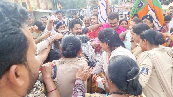 सीएम का पुतला फूंका