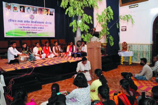 संगीत विवि में ‘राष्ट्र निर्माण में हिंदी-कवियों की भूमिका’ पर राष्ट्रीय संगोष्ठी  