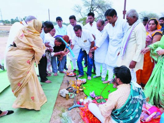 4.65 करोड़ से बनेगा आमदी कॉलेज भवन, भूमिपूजन के साथ शुरु हुआ काम