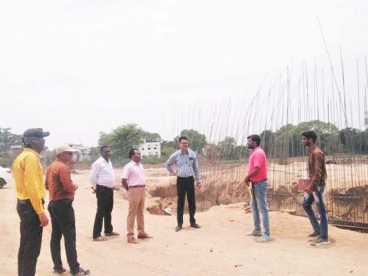 शहरी सी-मार्ट, सीवरेज ट्रीटमेंट प्लांट, पानी टंकी और प्रस्तावित सडक़ का कलेक्टर ने किया निरीक्षण