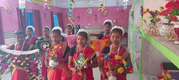 कस्तूरबा बालिका आवासीय विद्यालय में समर कैम्प प्रदर्शनी