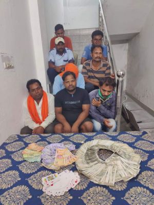 8 जुआरी पकड़ाए, 96 हजार जब्त