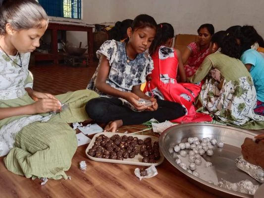 समर कैंप से बच्चों की प्रतिभा निखरी