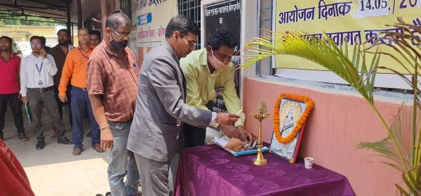 पहली बार नारियल फोडक़र किया गया लोक अदालत का शुभारंभ