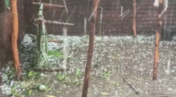 रविवार शाम को गरज-चमक के साथ बारिश, ओले गिरे, आज सुबह से छाये रहे बादल