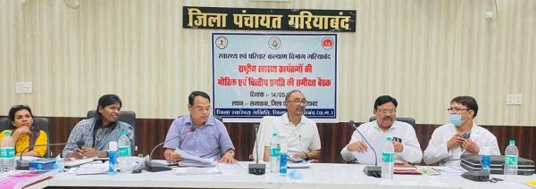 अस्पताल में साफ-सफाई तथा मरीजों को गुणवत्तापूर्ण भोजन देने के निर्देश
