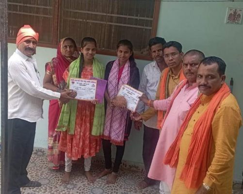 प्रतिभाशाली बेटियों का सम्मान कर मनाया जन्मदिवस