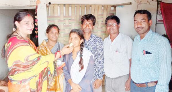 राजमिस्त्री की बेटी का 10वीं की प्रावीण्य सूची में आठवां स्थान