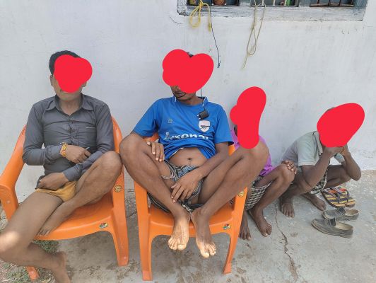 चीतल के शिकार के आरोपियों को परिक्षेत्राधिकारी ने अपने घर में रखा अभिरक्षा में
