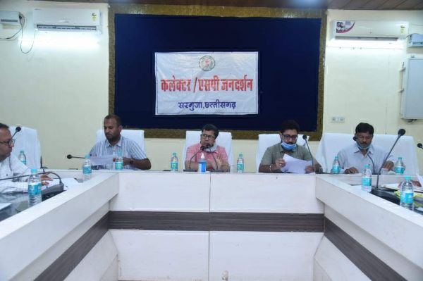 सीएम की घोषणा और निर्देशों पर अमल के लिए शीघ्रता से करें कार्रवाई-कलेक्टर