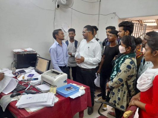 कॉलेज विद्यार्थी का शैक्षणिक भ्रमण
