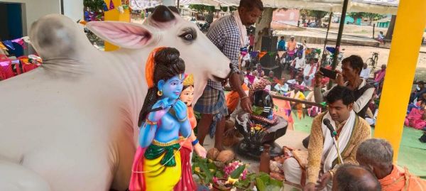 शिवलिंग, नंदी व राधा-कृष्ण मूर्तियों की प्राण-प्रतिष्ठा
