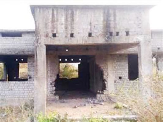 मंगल भवन निर्माण अधूरा, धीरे-धीरे खंडहर में हो रहे तब्दील
