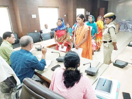 जनचौपाल में मिले 30 आवेदन