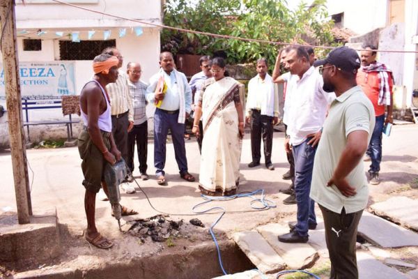 सफाई व्यवस्था का मेयर ने किया निरीक्षण