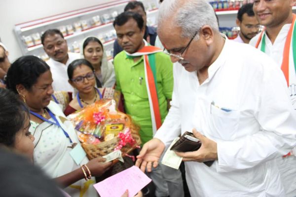 सीएम ने सुकमा सी-मार्ट का किया लोकार्पण