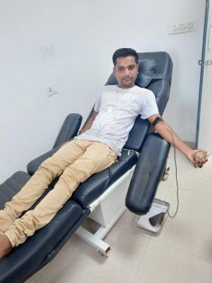 युवा मोर्चा मण्डल अध्यक्ष रौनक ने किया रक्तदान