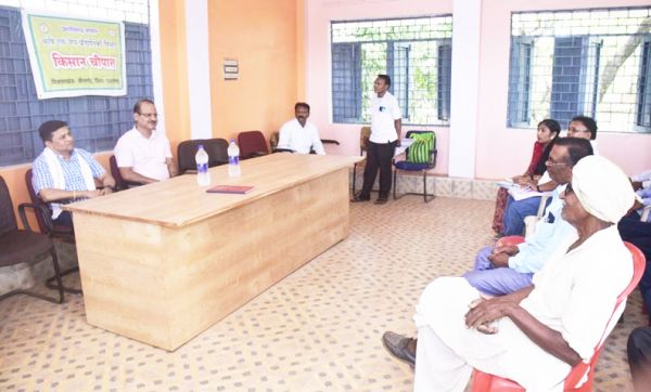 कलेक्टर ने तुमड़ीबोड़ में लगाई किसान चौपाल