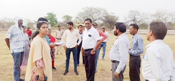 कलेक्टर ने अस्पताल में भर्ती मरीजों से जाना हालचाल