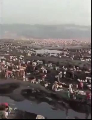 कुछ खदानों से सैकड़ों लोग मिलकर कर रहे हैं खुलेआम कोयला चोरी