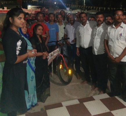 स्वर्णकार समाज ने मेधावी छात्र अनुराग को किया सम्मानित