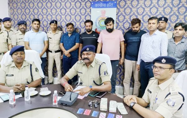 चेकक्लोनिंग: अब तक 11 गिरफ्तार, 2 फरार, 7 राज्यों की पुलिस ने कोरिया