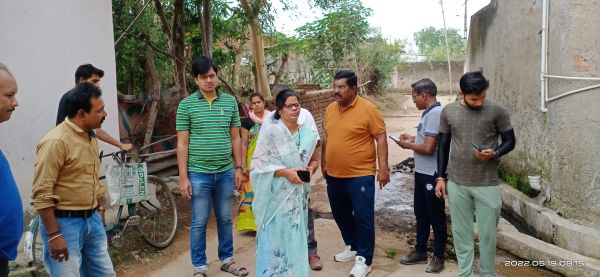 धीमी गति और गुणवत्ताहीन तालाब निर्माण  ठेकेदार को मिला अल्टीमेटम