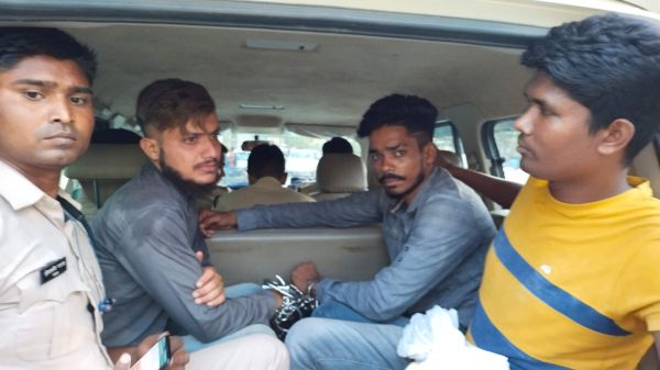 पेट्रोल पंप में लूटने आए दो हथियारबंद आरोपी गिरफ्तार