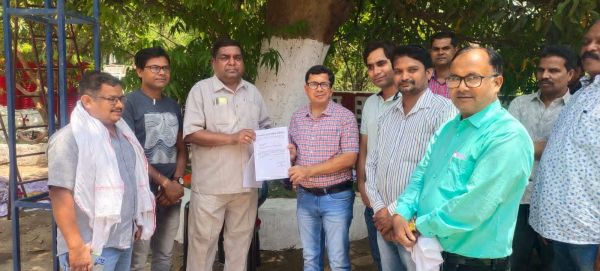 पत्रकारों ने कलेक्टर से की नि:शुल्क भूमि आवंटन की मांग, सौंपा ज्ञापन