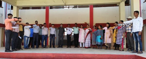 कॉलेज में दिलाई आतंकवाद विरोध की शपथ