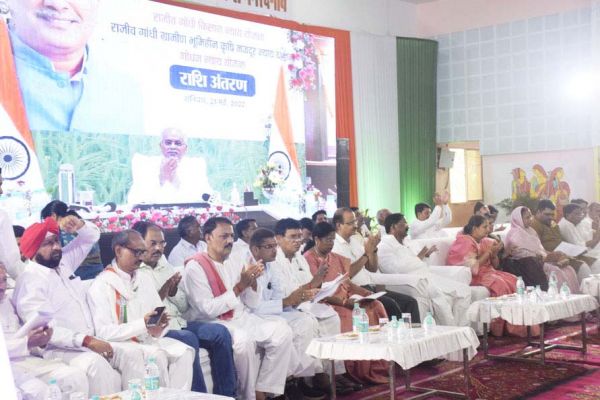 सवा दो लाख किसानों के खाते में आए डेढ़ अरब