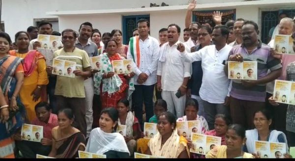 राजीव गांधी को दी श्रद्धांजलि