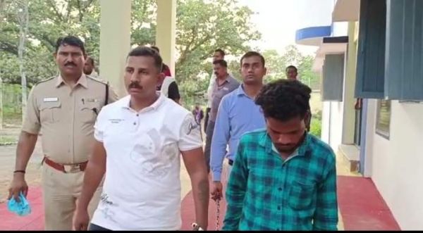 ओडिशा में दो को गोली मारकर भागा, छग के देवभोग में बंदी