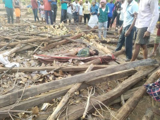 एमपी से आए हाथी-दल ने घर में घुसकर पिता-पुत्री को कुचल मारा