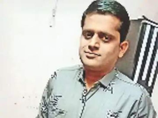 चलते कूलर से पानी निकालते करंट से कारोबारी की मौत