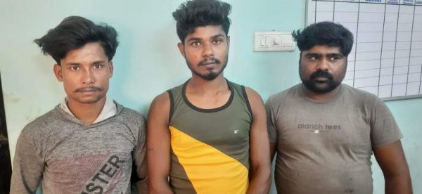 7 बंडल छड़ की चोरी, 3 गिरफ्तार, एक फरार