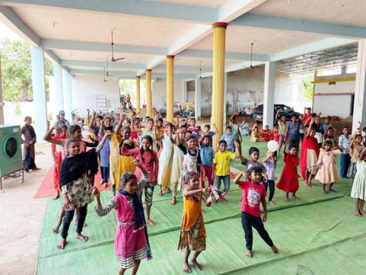 मथुराडीह में समर कैंप, स्पर्धाओं में बच्चों ने जीते पुरस्कार