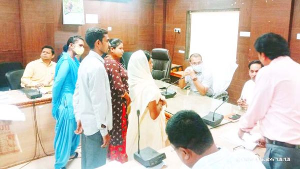 जनचौपाल में कलेक्टर ने सुनी समस्याएं