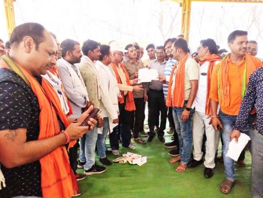 भाजपा किसान मोर्चा का धरना-प्रदर्शन, मुख्यमंत्री के नाम सौंपा ज्ञापन