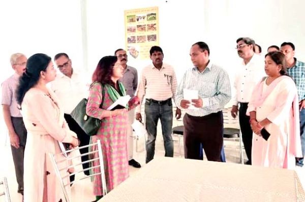 विभागीय संस्थाओं का आयुक्त अजाक आबिदी ने किया औचक निरीक्षण