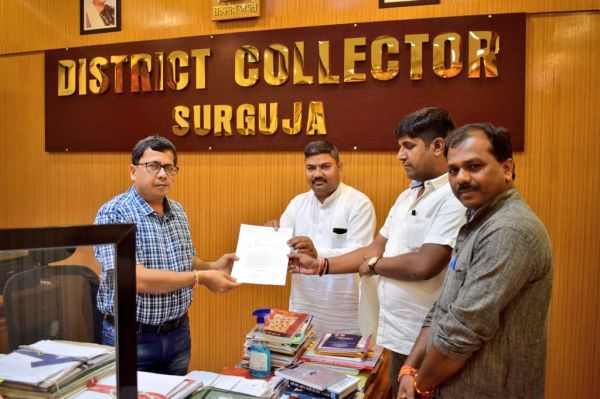 खंडित मूर्ति को हटाकर गांधी की नवीन मूर्ति स्थापित करने की मांग