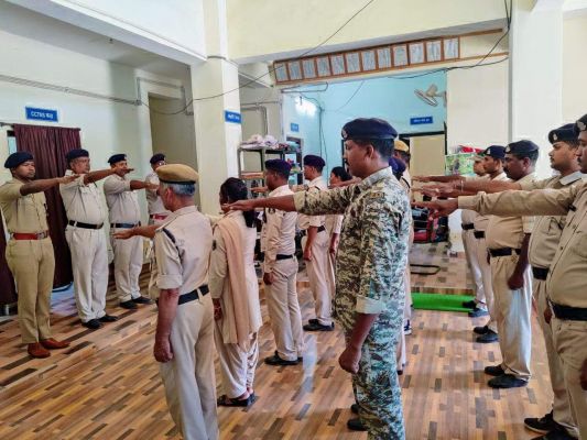 झीरम श्रद्धांजलि दिवस पर थाना प्रभारी ने दिलाई शपथ