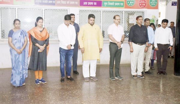 श्रद्धांजलि दिवस पर अधिकारी-कर्मचारियों ने ली शपथ