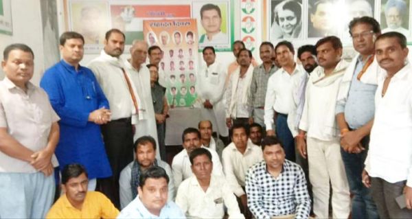 कांग्रेसियों ने दी शहीदों को श्रद्धांजलि