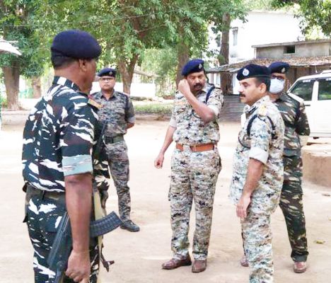 नक्सली गतिविधियों से निपटने लगातार सर्चिंग करने के निर्देश